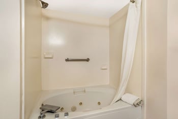 Standard Room, 1 King Bed, Non Smoking, Patio