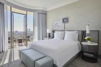 Suite, 1 King Bed, Balcony (Beverly)