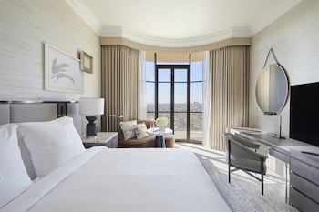 Signature Room, 1 King Bed, Balcony
