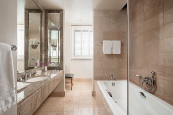 Studio Suite, 2 Double Beds (Bw)