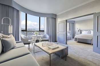 Suite, 1 King Bed, Balcony (Beverly)