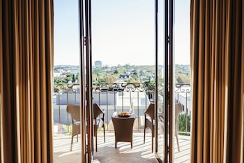 Suite, 1 King Bed, Balcony (Beverly)
