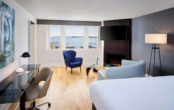 Premium Room, 1 King Bed, Non Smoking, Lake View