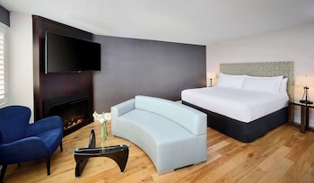 Suite, 1 King Bed, Non Smoking, Harbor View