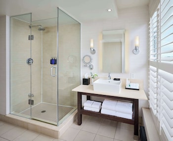 Suite, 1 King Bed, Non Smoking, Harbor View
