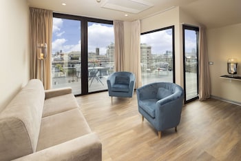 Junior Suite, Multiple Beds, Non Smoking, City View
