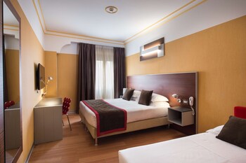Deluxe Room, 1 King Bed, Non Smoking (with Single Sofabed)