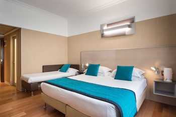 Deluxe Room, 1 King Bed, Non Smoking (with Single Sofabed)