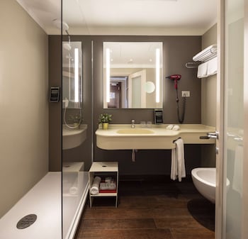 Junior Suite, Multiple Beds, Non Smoking, Balcony (Living Room)