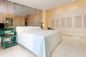 Superior Room, 1 King Bed, Terrace