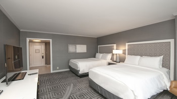 Classic Double Room with Two Double Beds, Balcony and Plaza View