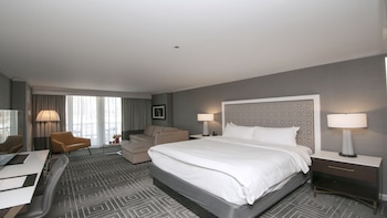 Classic Room, 1 King Bed, Accessible (Wheelchair)