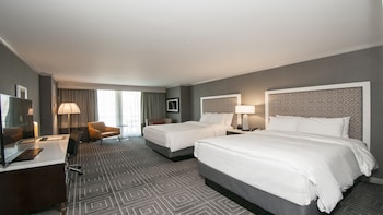 Premium Room, 1 King Bed, Accessible, Balcony (Roll-In Shower)
