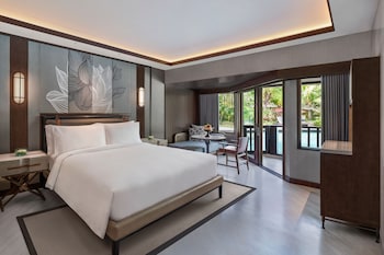 Room, 1 King Bed, Lagoon View (Lagoon Access)