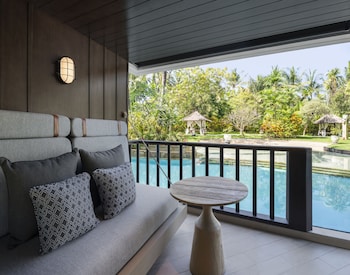 Room, 1 King Bed, Lagoon View (Lagoon Access)