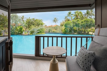Room, 1 King Bed, Lagoon View (Lagoon Access)