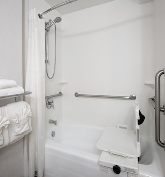 Standard Room, 1 King Bed, Accessible (Accessible Tub)