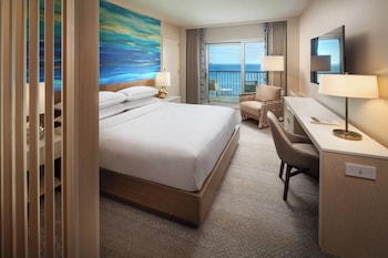 Penthouse, 1 King Bed, Oceanfront (Penthouse, Floor 28 to 31)