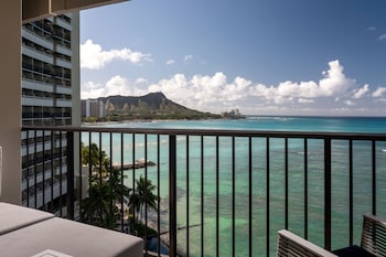 Room, 1 King Bed, Mobility Accessible, Oceanfront (Bathtub, Floor 4 to 9)