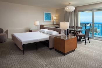 Suite, 1 Bedroom, Roll-in Shower, Oceanfront (Accessible, Kai Suite)