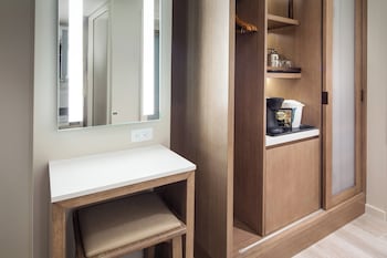 Room, 2 Double Beds, City View