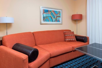 Suite, 1 King Bed with Sofa bed, Hearing Accessible (Accessible Bathtub)