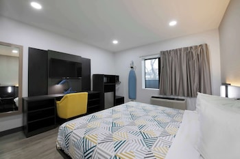 Standard Room, 1 King Bed, Non Smoking, Refrigerator & Microwave