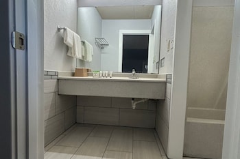 Deluxe Room, 2 Queen Beds, Non Smoking
