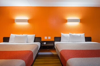 Standard Room, Multiple Beds, Accessible, Non Smoking