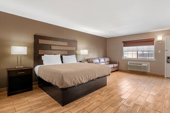 Suite, 1 King Bed, Accessible, Non Smoking