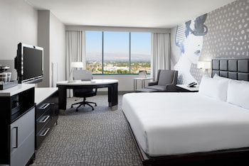 Deluxe Room, 1 King Bed