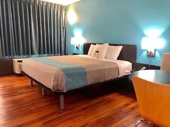 Standard Room, 1 King Bed, Smoking