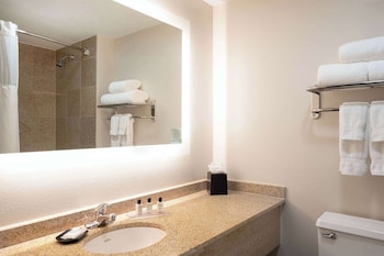 Deluxe Room, 1 King Bed, Balcony