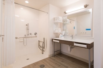 Studio, 1 King Bed, Accessible, Non Smoking (w/ roll-in shower)