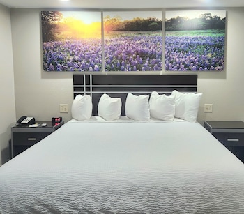 Standard Room, 1 Queen Bed