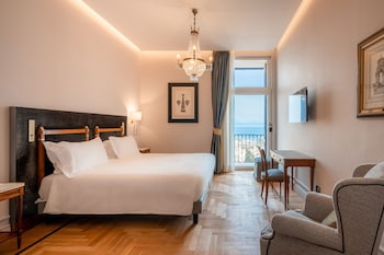 Deluxe Room, 1 King Bed, Sea View