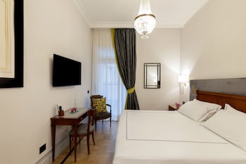 Standard Room, 1 King Bed