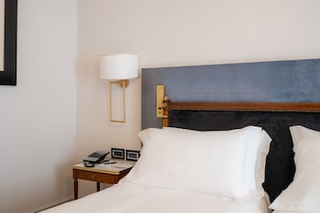 Classic Room, 1 King Bed