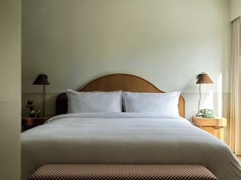 Room, 1 King Bed (Village)