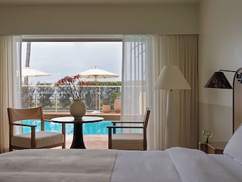 Room, 1 King Bed (Pool Level)