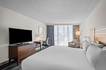1 King Bed, Balcony, Partial Ocean View, Non Smoking