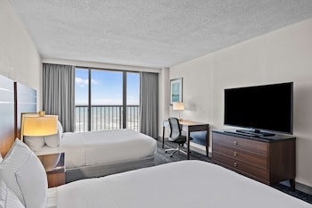 2 Queens 2 Room Suite, Whirlpool, Oceanfront, Balcony, Non Smoking