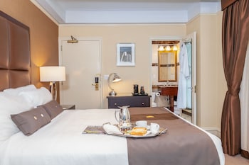 Deluxe Room, 1 Queen Bed