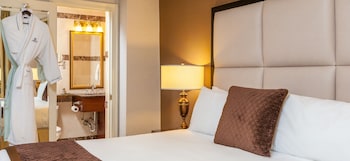 Deluxe Room, 1 Queen Bed