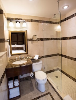 Deluxe Room, 1 Queen Bed