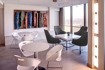 Room, 1 King Bed, River View