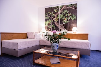 Apartment, Non Smoking, Kitchenette ( 2 separate single beds in the lounge)
