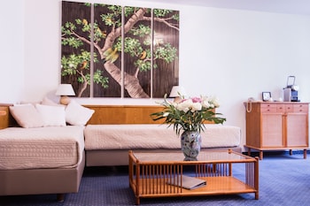 Apartment, Non Smoking, Kitchenette ( 2 separate single beds in the lounge)