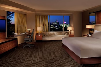 Deluxe Studio Suite, 1 King Bed
