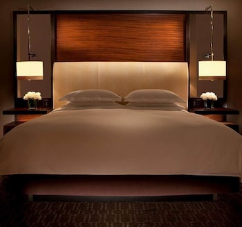 Standard Room, 1 King Bed, Accessible (Hearing)